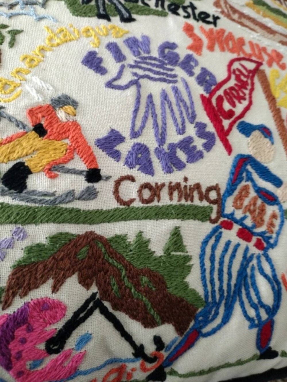 Catstudio New York Pillow Hand Embroidered, Iconic Places - Picture 12 of 16